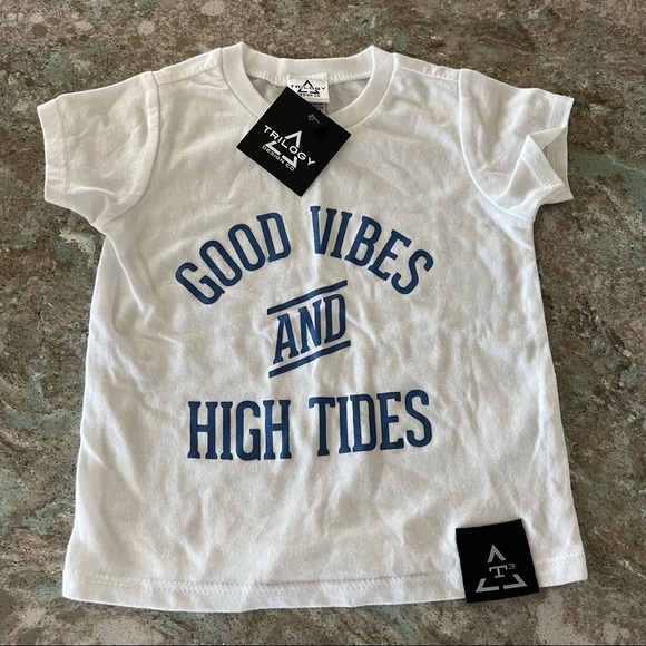 Trilogy Design “Good Vibes and High Tides” Tee NWT - Picture 1 of 11